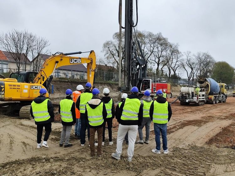 Építkezéslátogatáson jártak tanulóink 