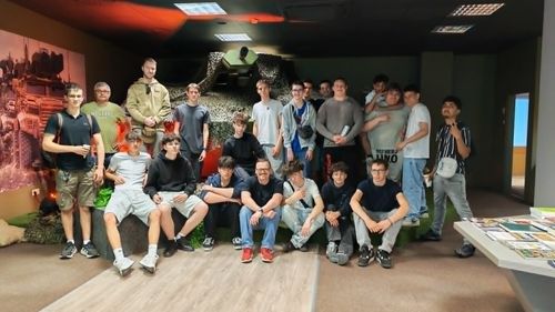 Honvédelmi tanulmányi kiránduláson járt a 9.E osztály