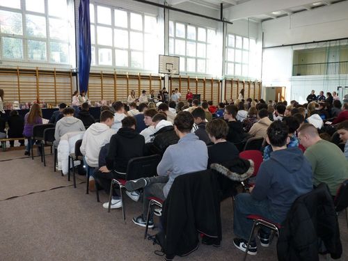 Karácsonyi tombolasorsolás a Péchyben